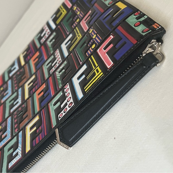 FENDI: Fendi Multicolore Zucca Print FF Flat Clutch Leather - Picture 7 of 13